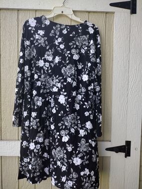 Old Navy Black Floral Long-Sleeve Dress